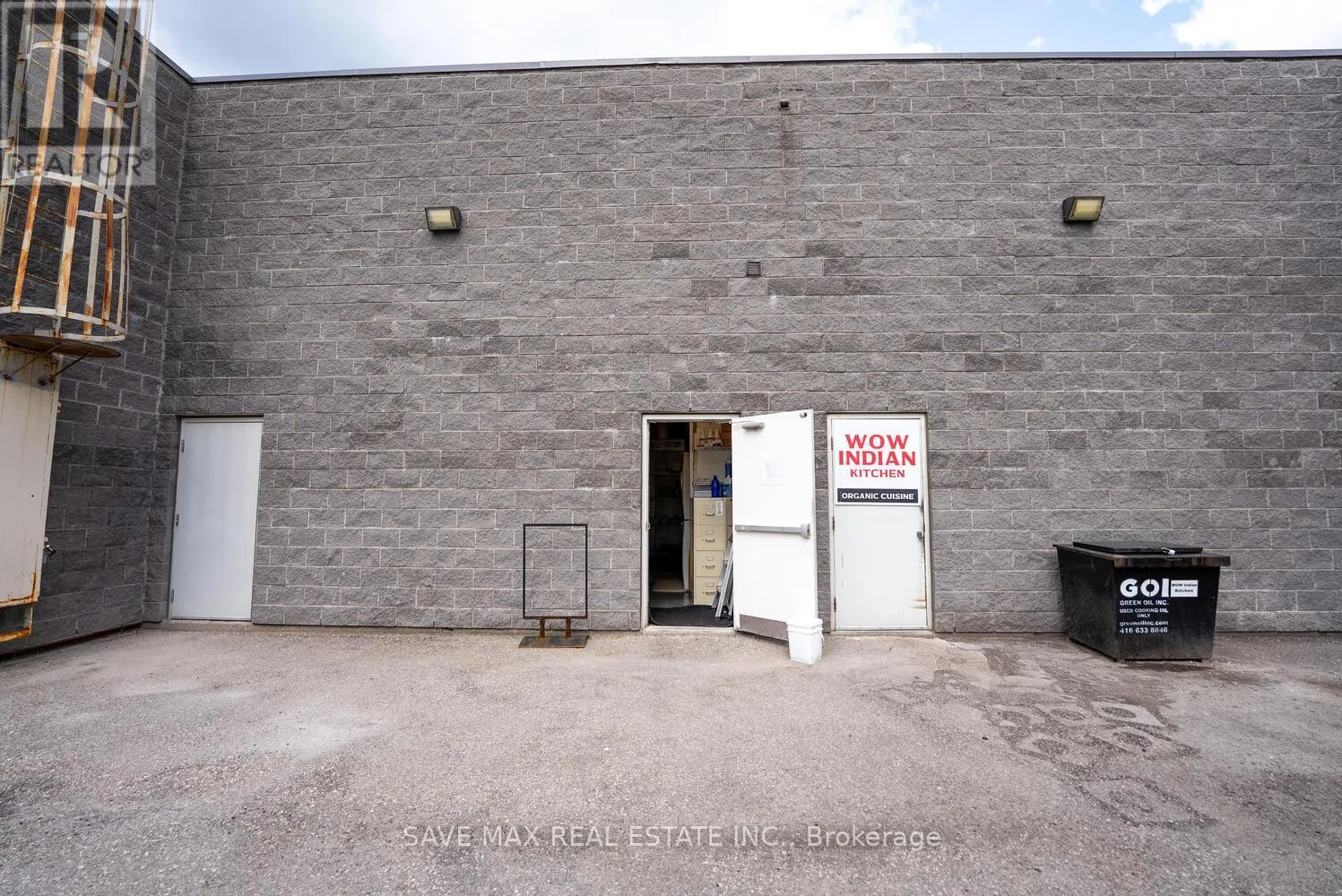 UNIT 9 - 668 ERB STREET W
