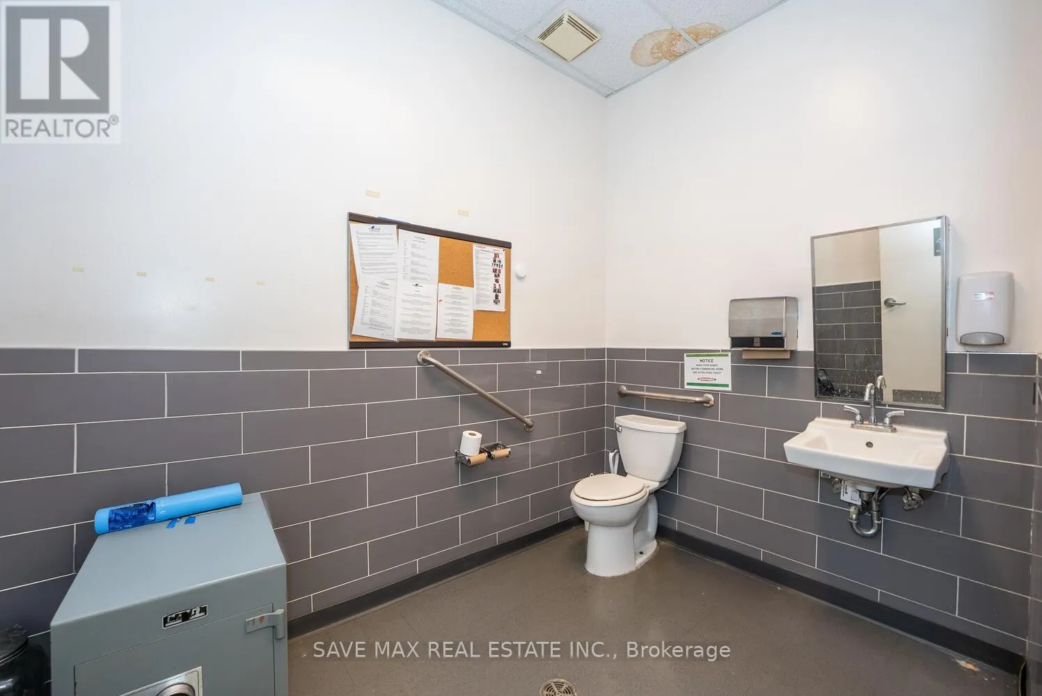 UNIT 9 - 668 ERB STREET W