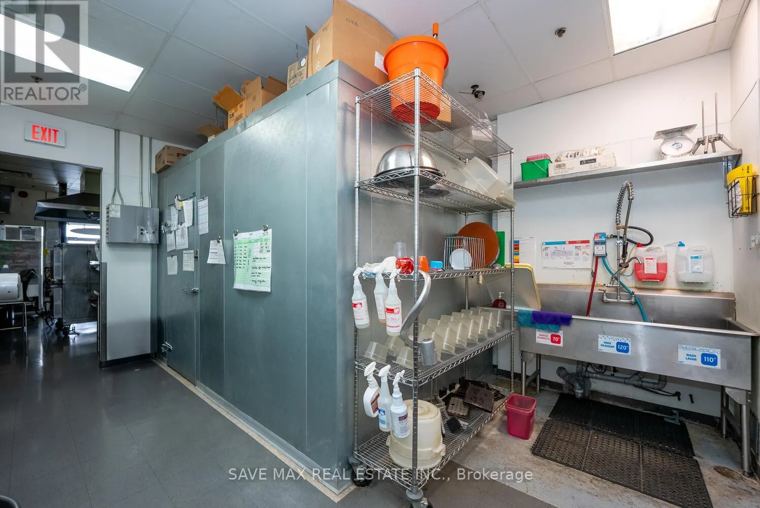 UNIT 9 - 668 ERB STREET W