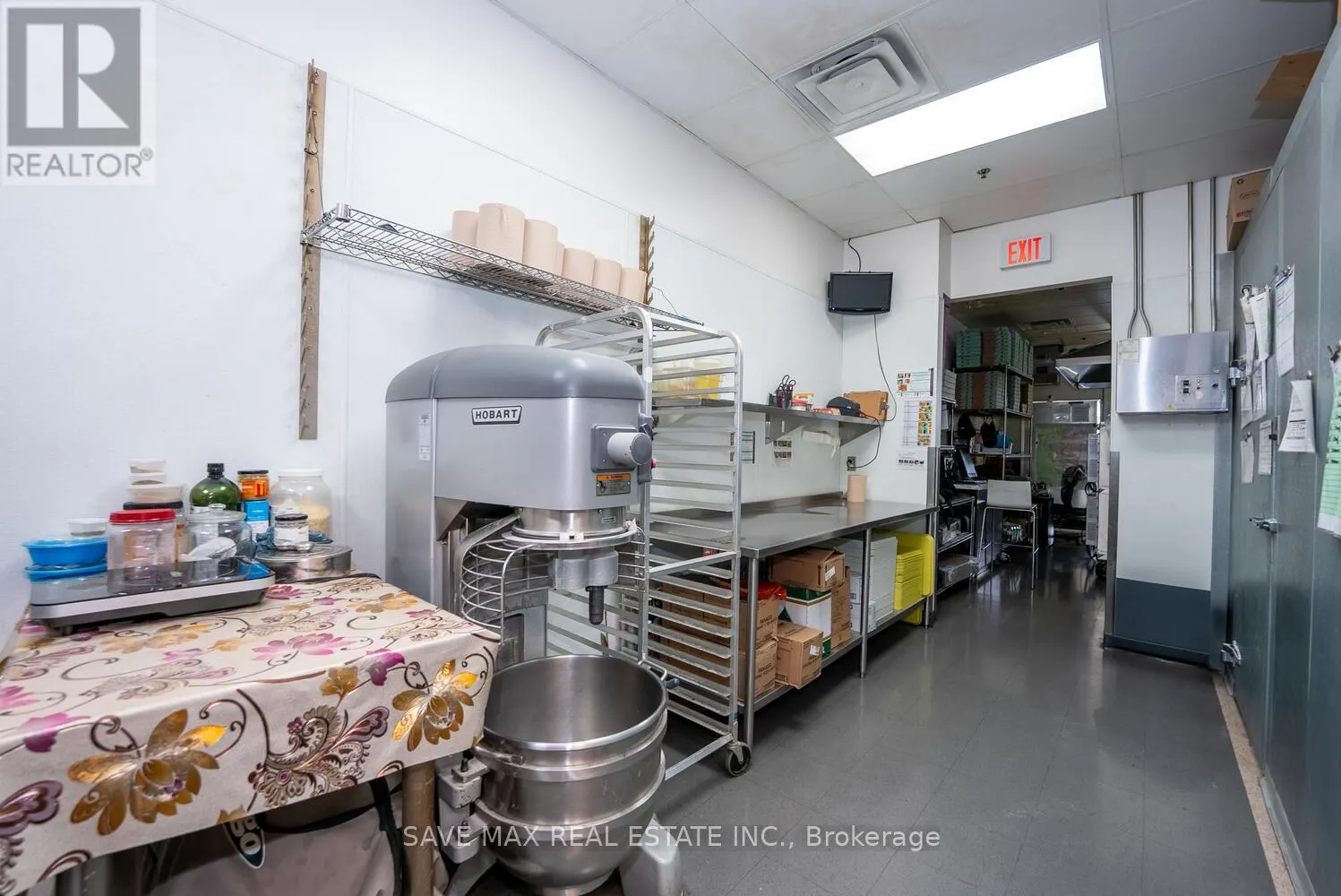 UNIT 9 - 668 ERB STREET W