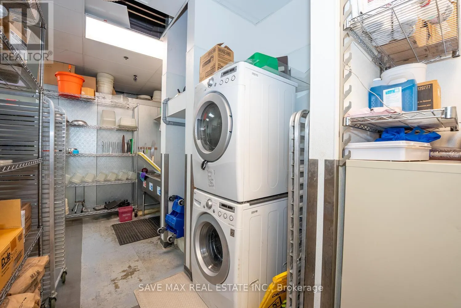 UNIT 9 - 668 ERB STREET W