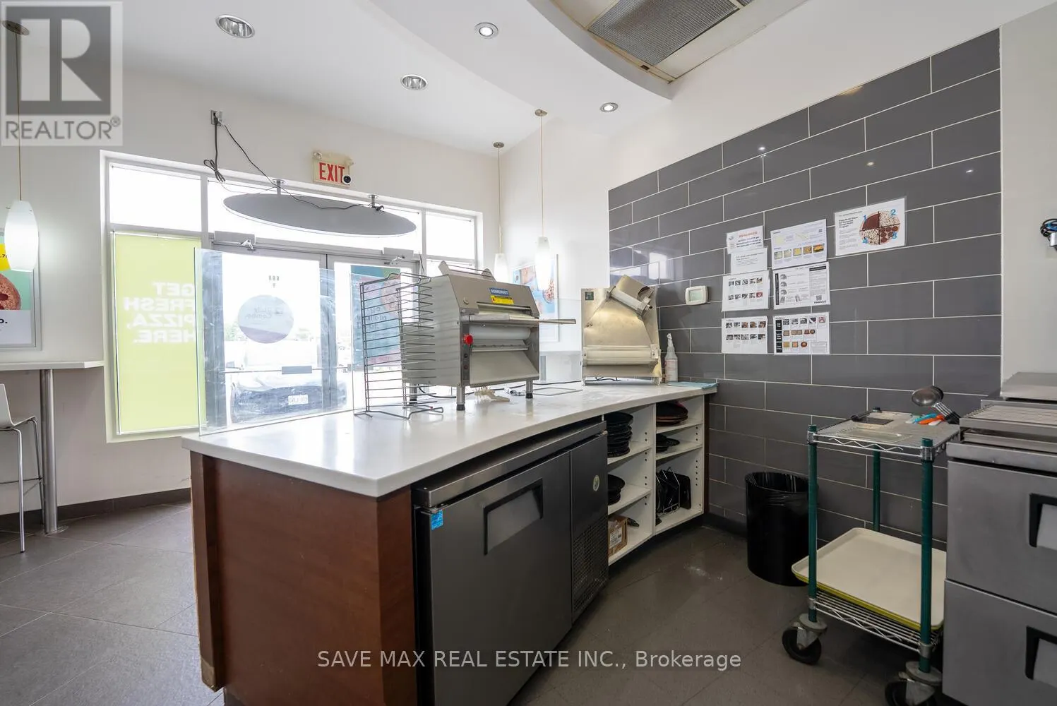 UNIT 9 - 668 ERB STREET W