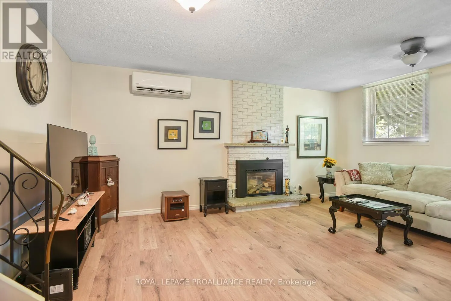 342 ABBOTT STREET W