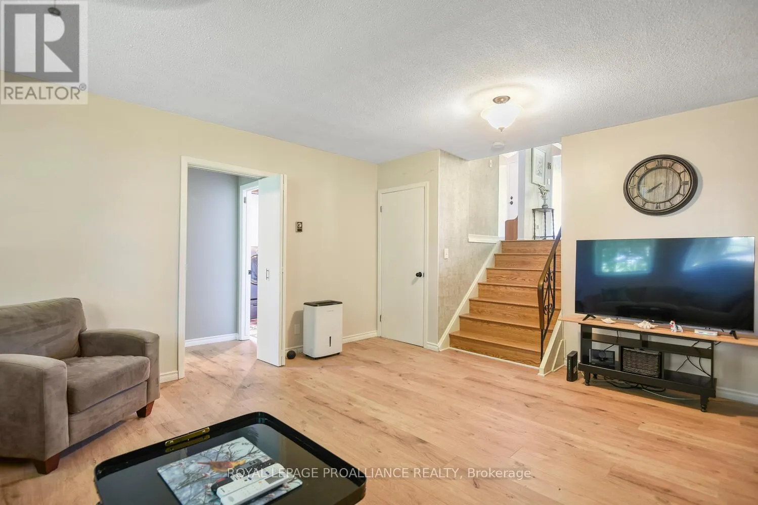 342 ABBOTT STREET W