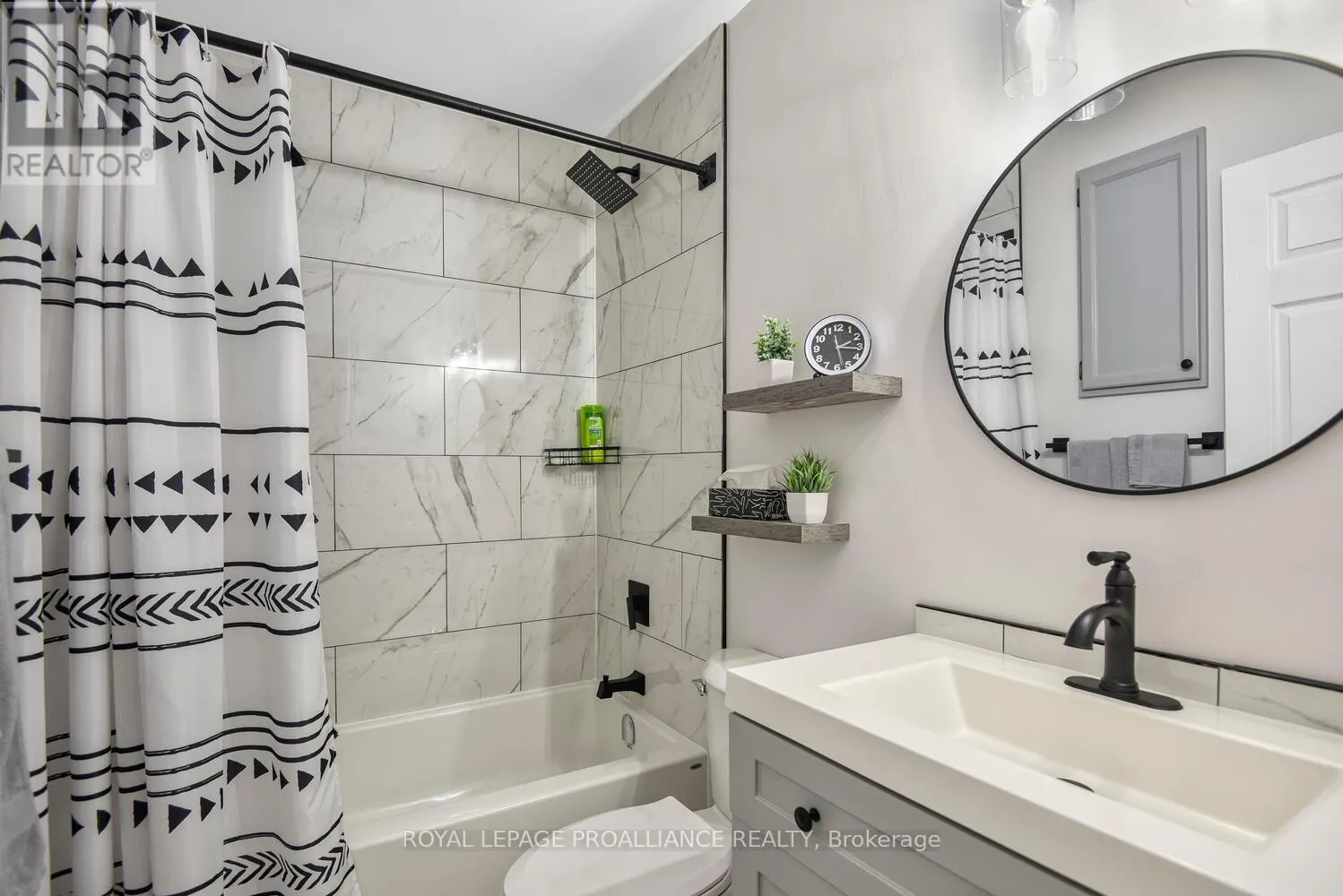 342 ABBOTT STREET W
