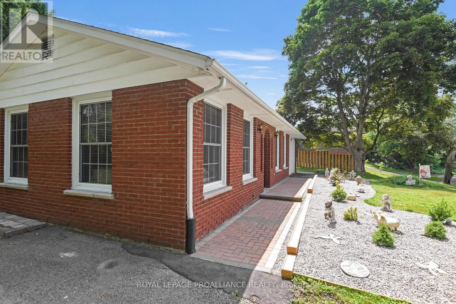 342 ABBOTT STREET W