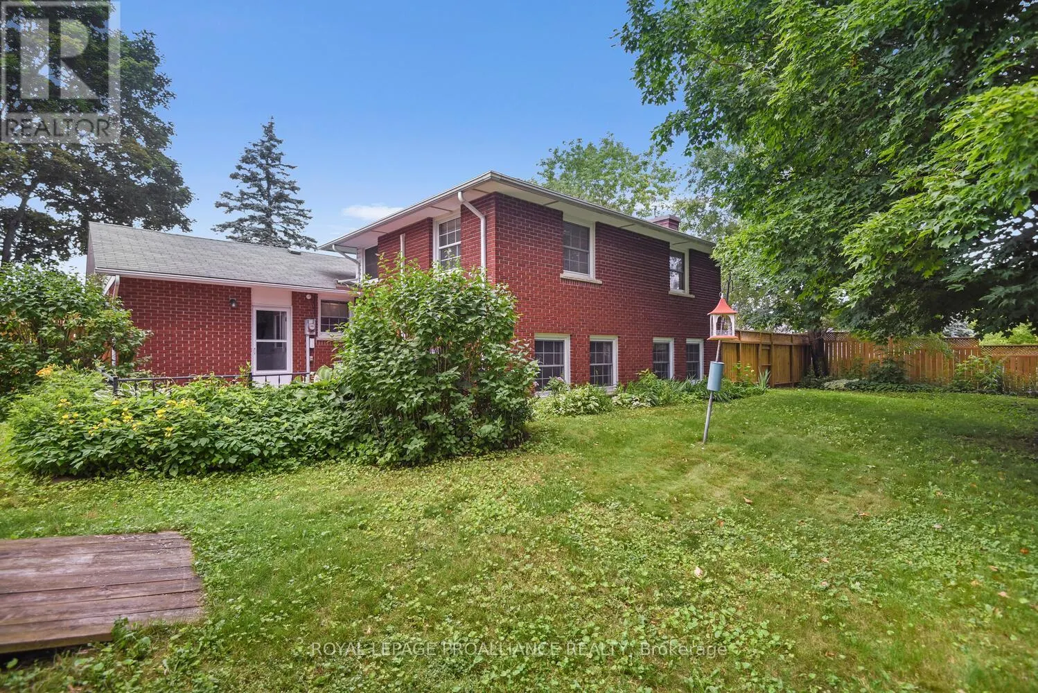 342 ABBOTT STREET W