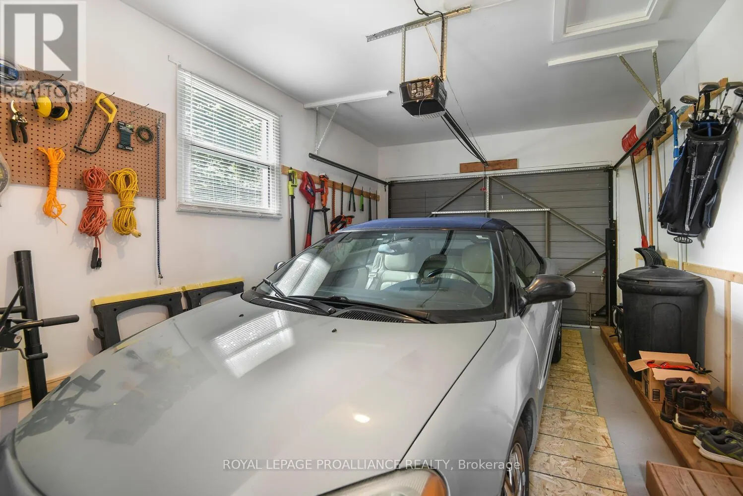 342 ABBOTT STREET W