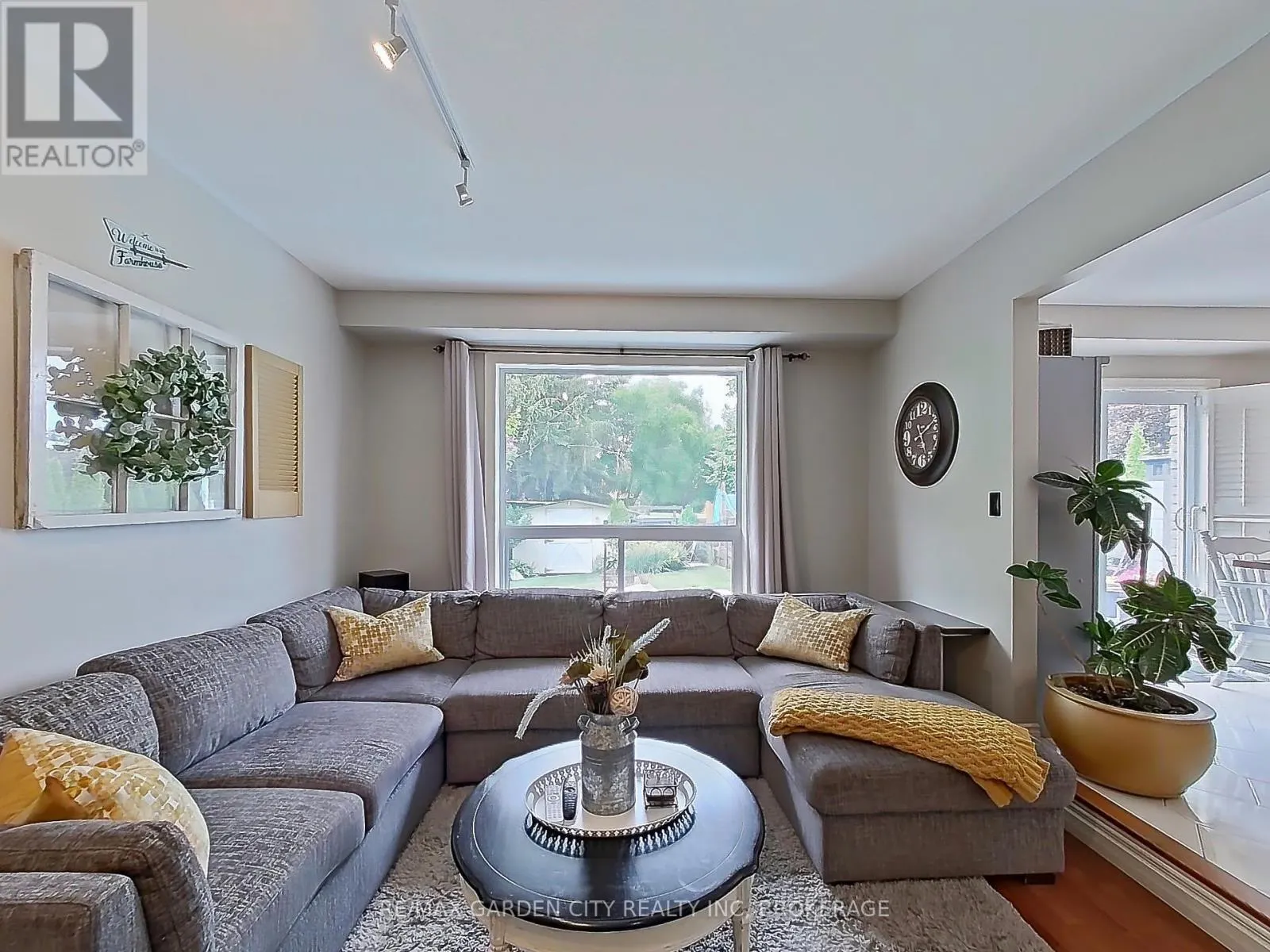 25 SUMNER CRESCENT