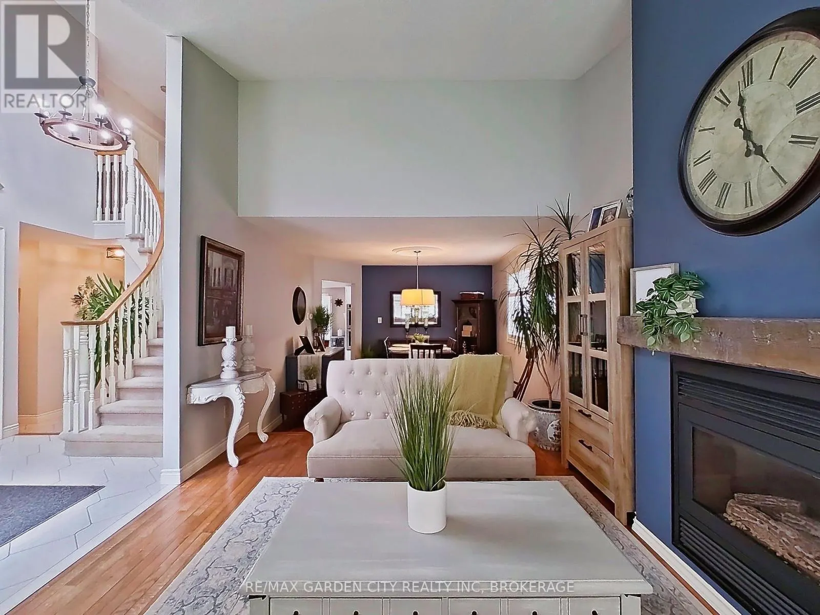 25 SUMNER CRESCENT