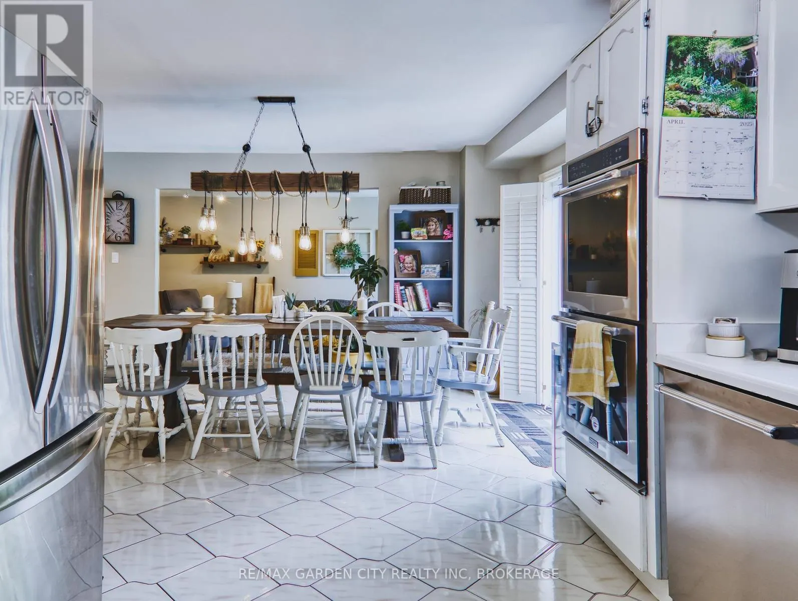 25 SUMNER CRESCENT