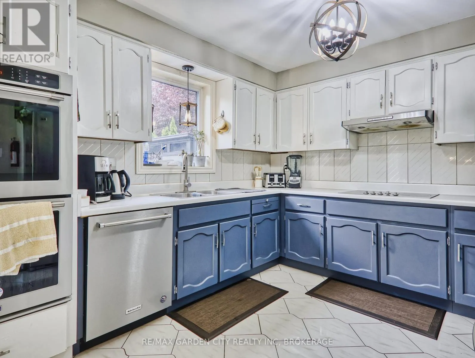 25 SUMNER CRESCENT