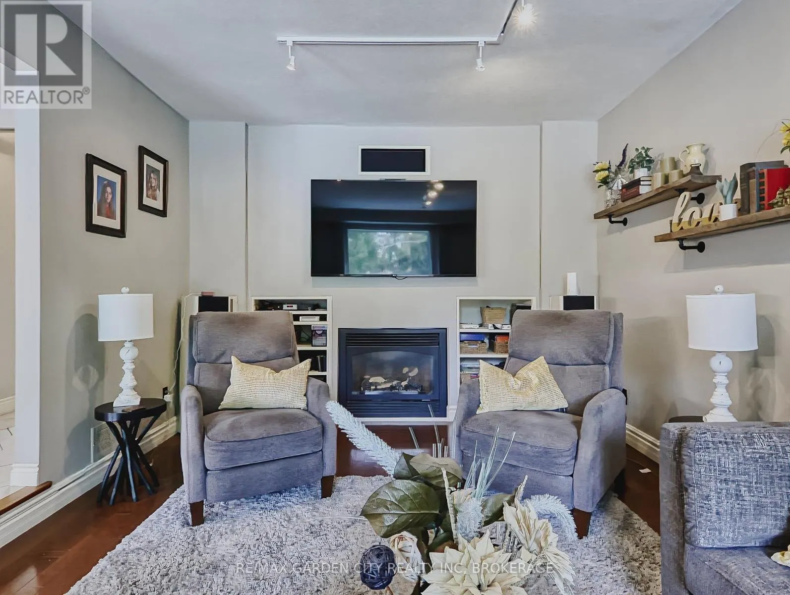 25 SUMNER CRESCENT