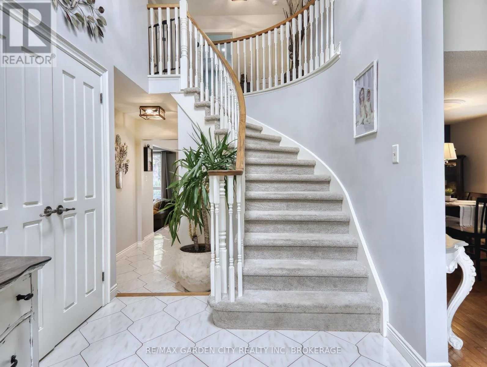 25 SUMNER CRESCENT
