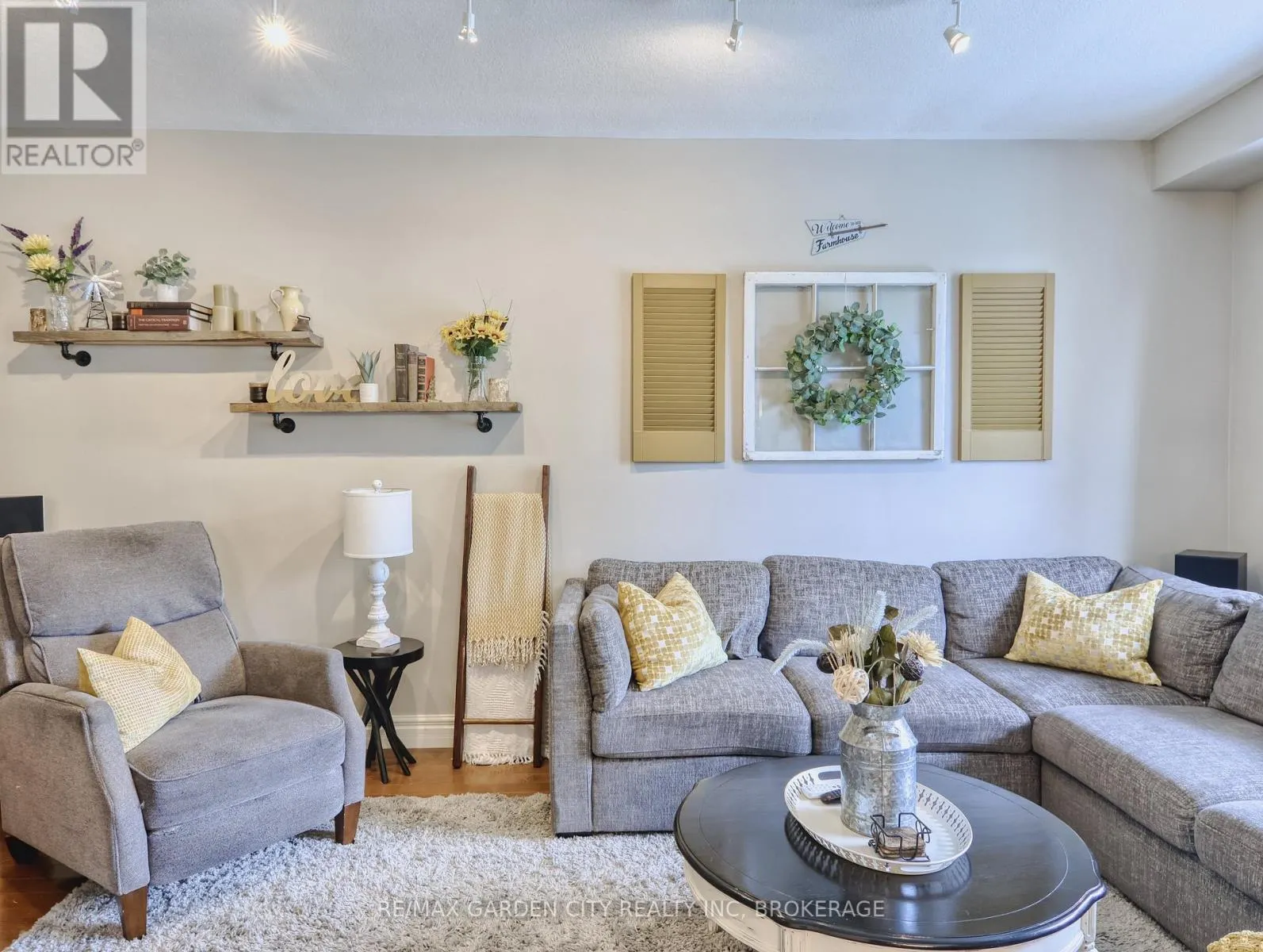 25 SUMNER CRESCENT