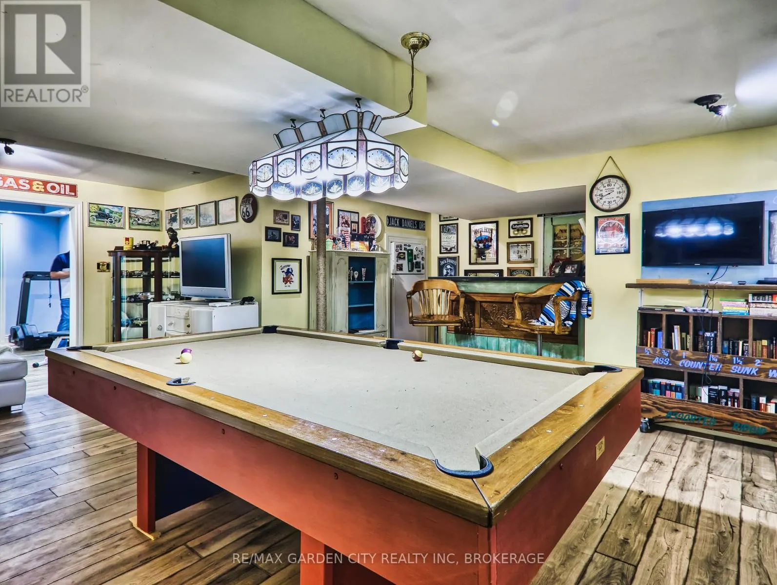 25 SUMNER CRESCENT