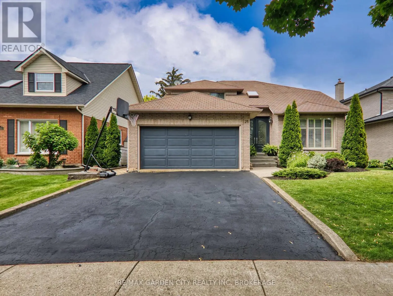 25 SUMNER CRESCENT