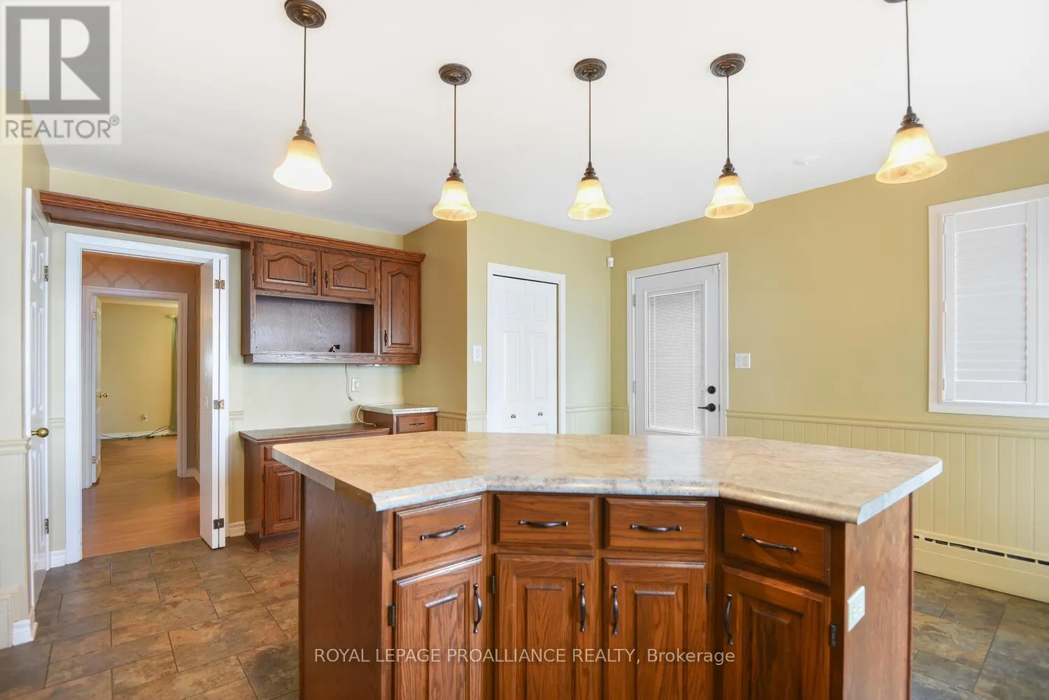 1675 COUNTY RD 2 ROAD W