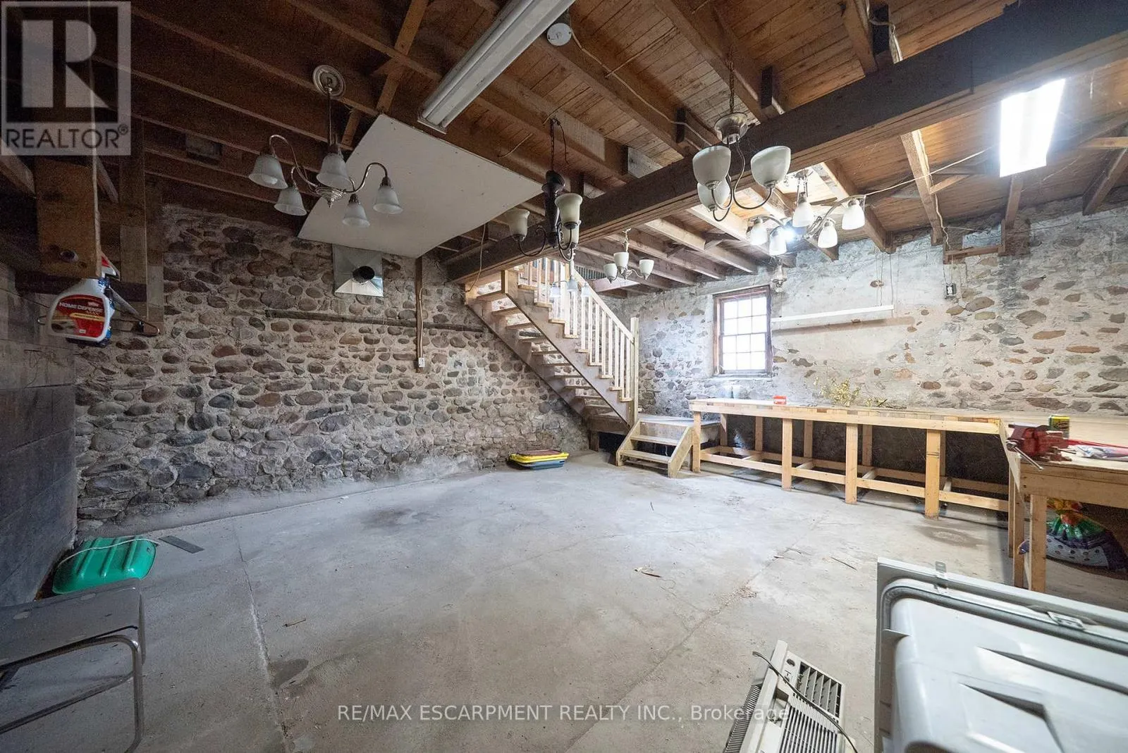 142 GRAND RIVER STREET N