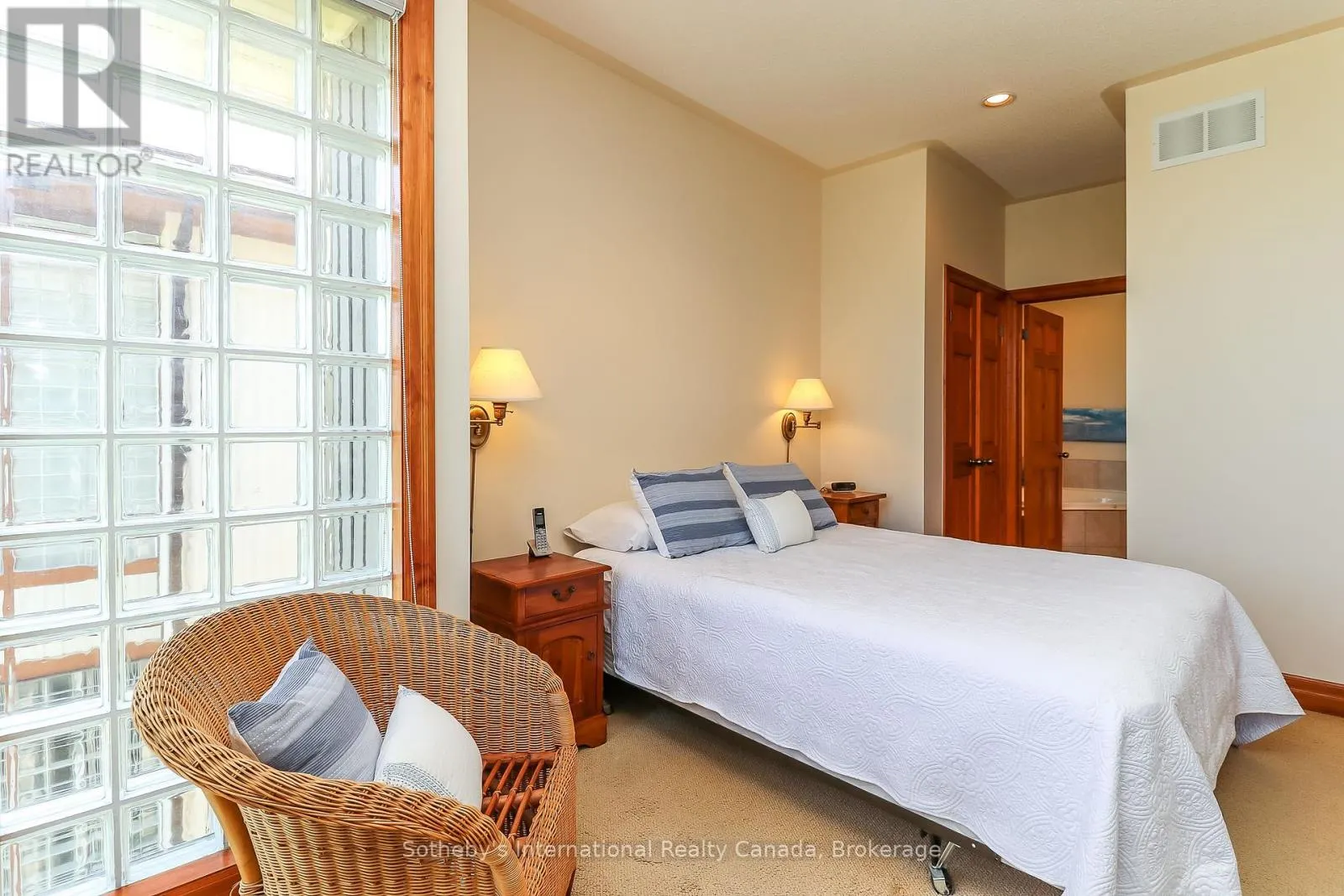 16 - 224 BLUESKI GEORGE CRESCENT, #16