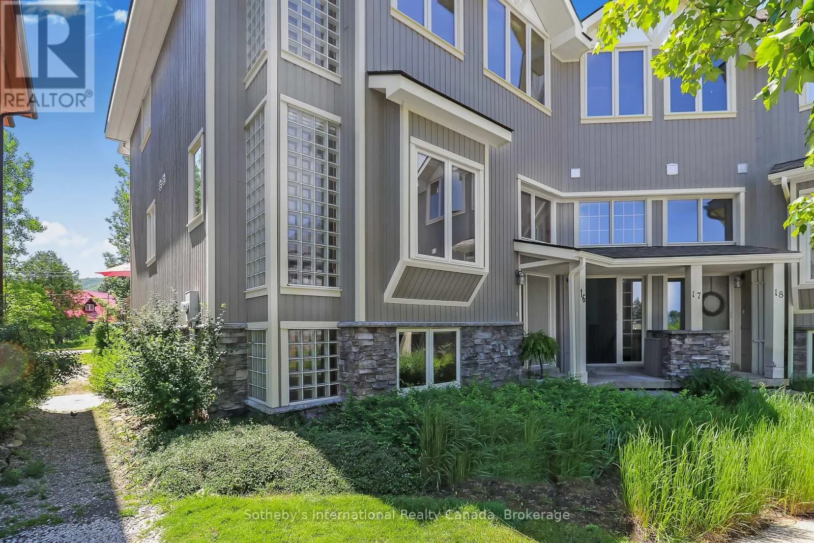 16 - 224 BLUESKI GEORGE CRESCENT, #16