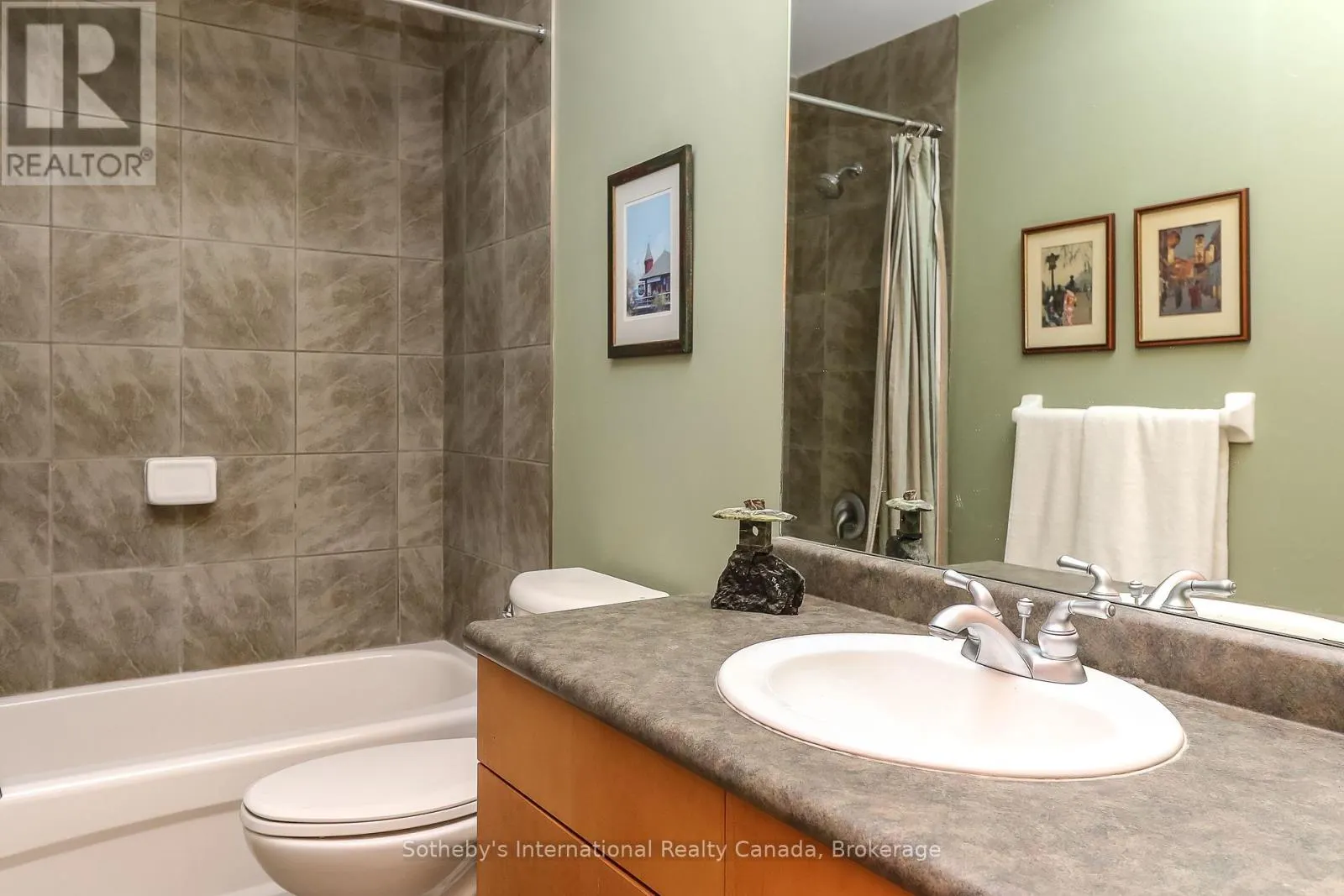 16 - 224 BLUESKI GEORGE CRESCENT, #16