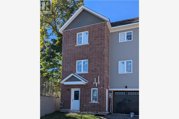 37 - 139 HIGHRIVER TRAIL, Welland (Broadway)