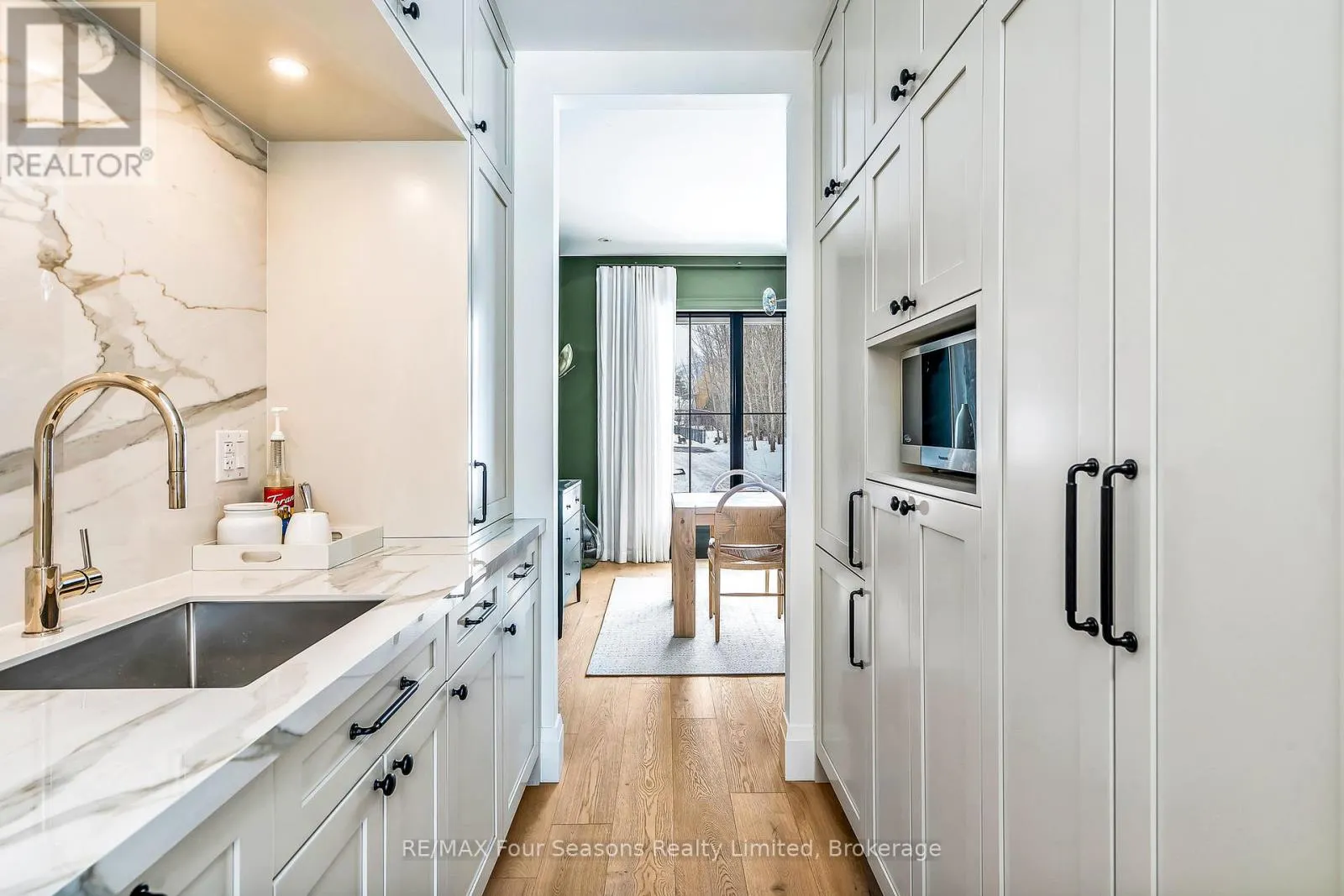 111 LENDVAY ALLEY
