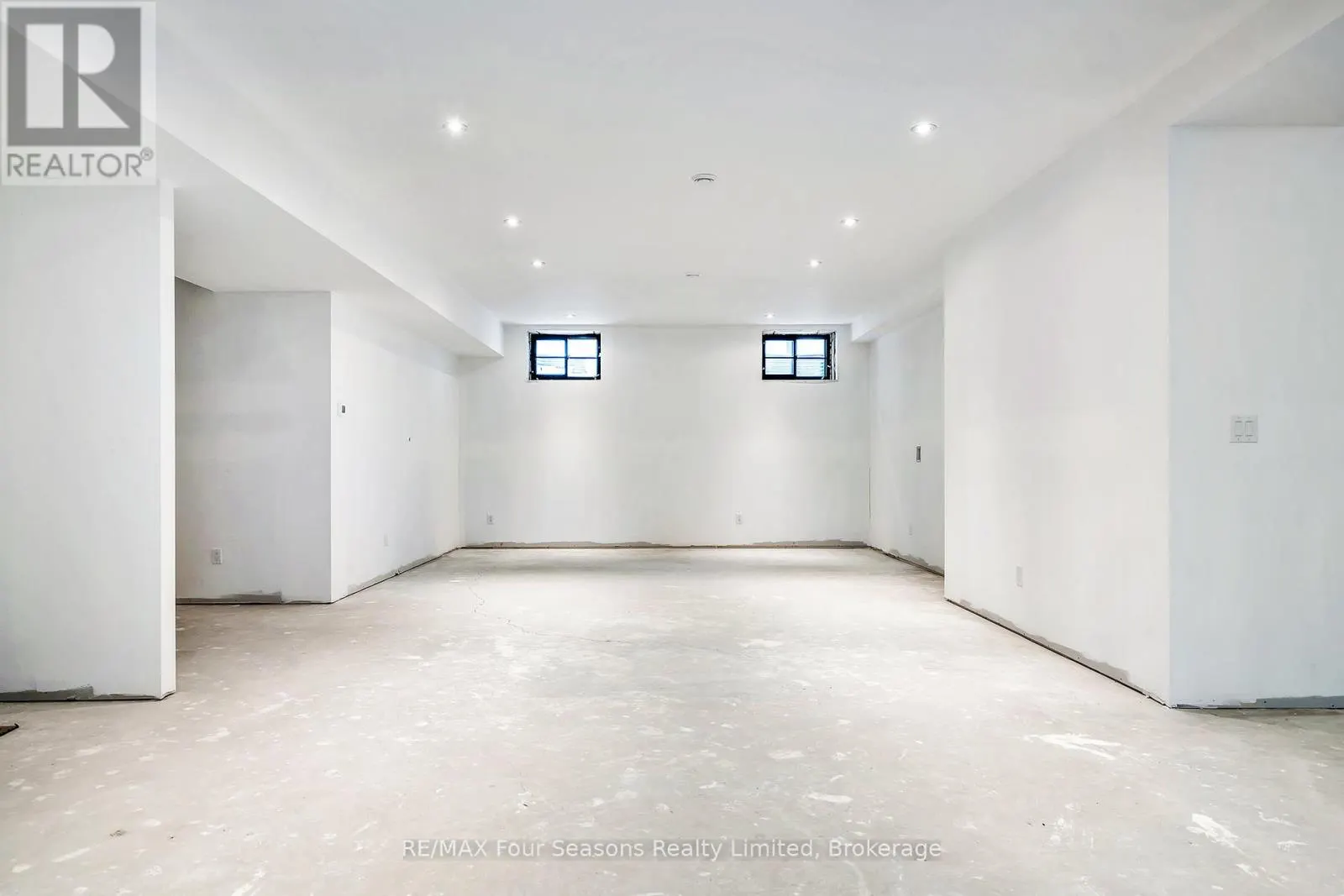111 LENDVAY ALLEY