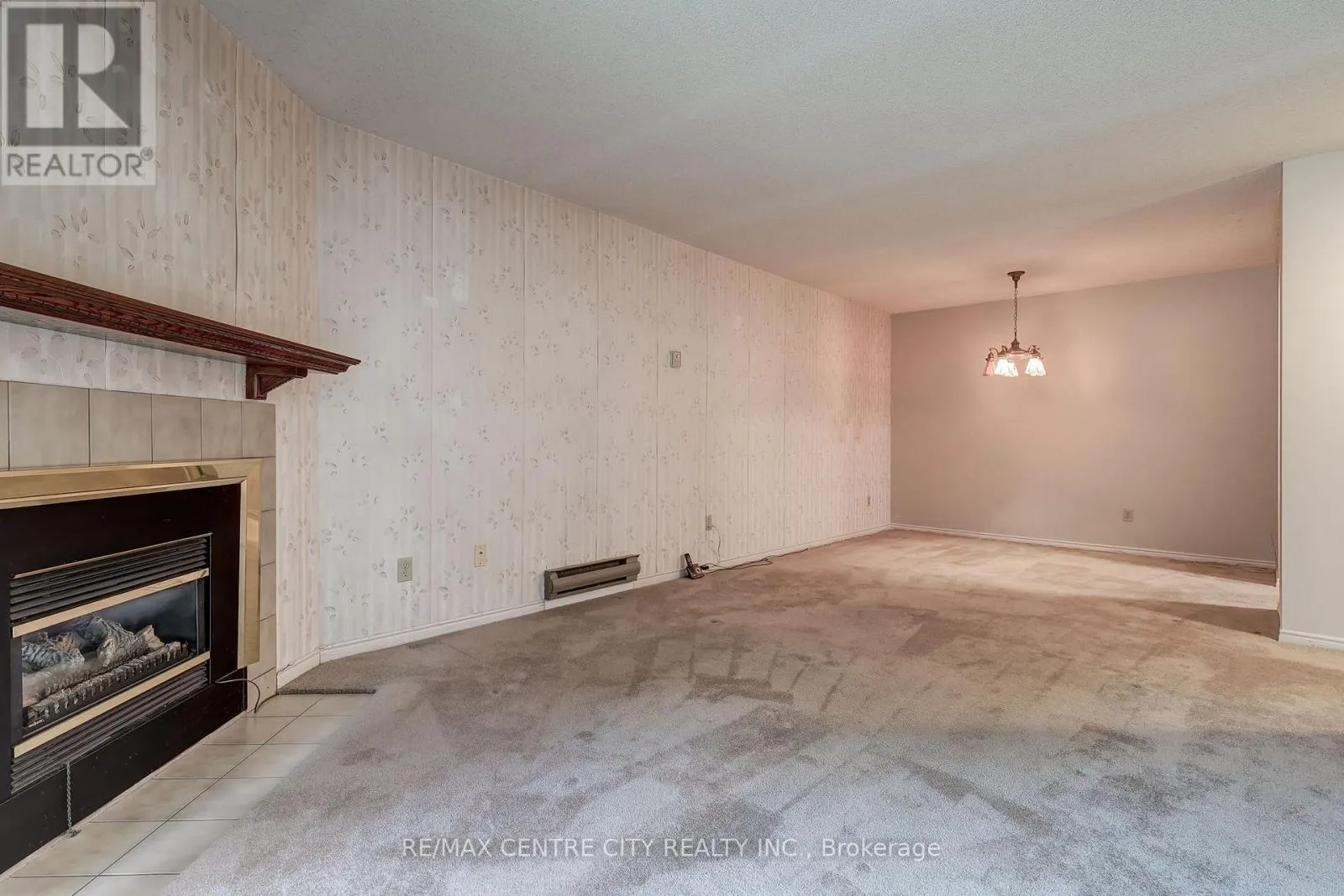 118 - 440 WELLINGTON STREET, #118