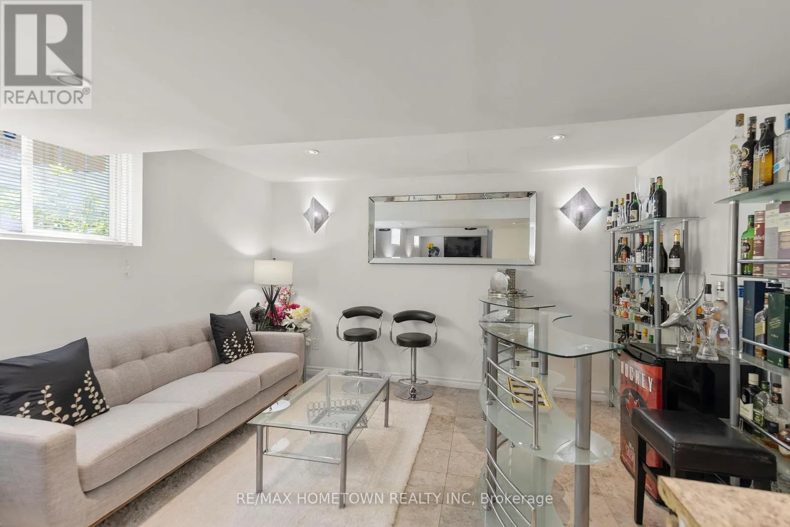 1020 CRESTWOOD DRIVE