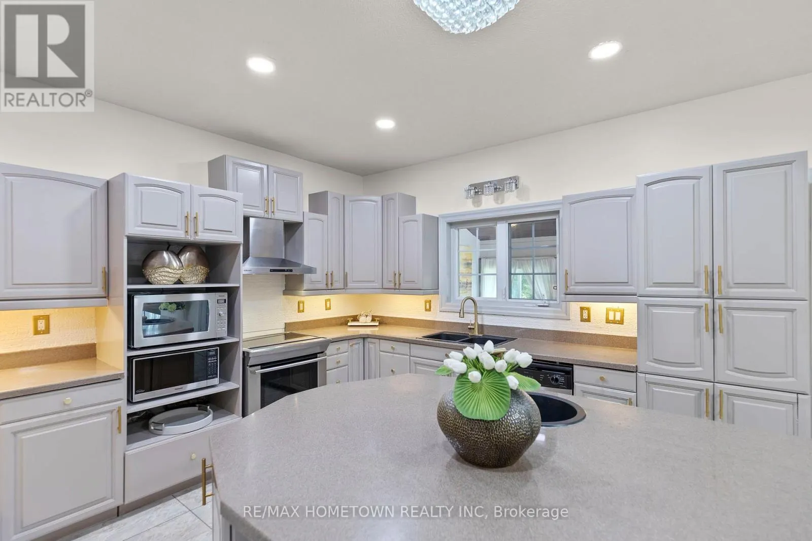 1020 CRESTWOOD DRIVE