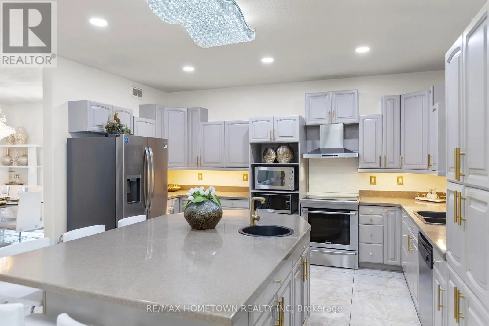 1020 CRESTWOOD DRIVE