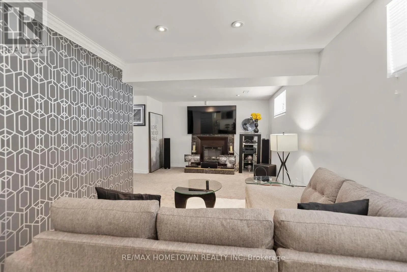 1020 CRESTWOOD DRIVE