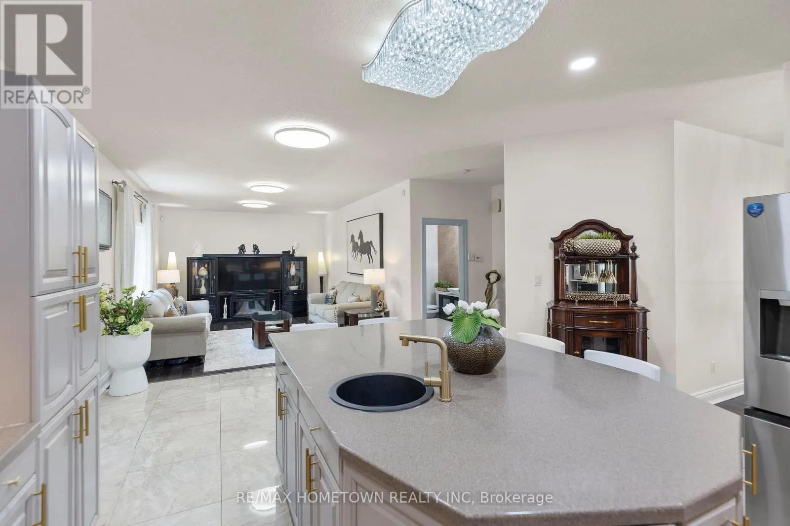 1020 CRESTWOOD DRIVE