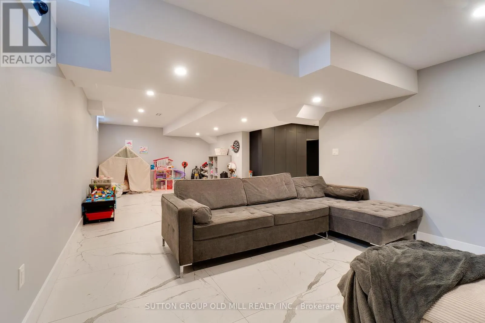81 LARRY CRESCENT