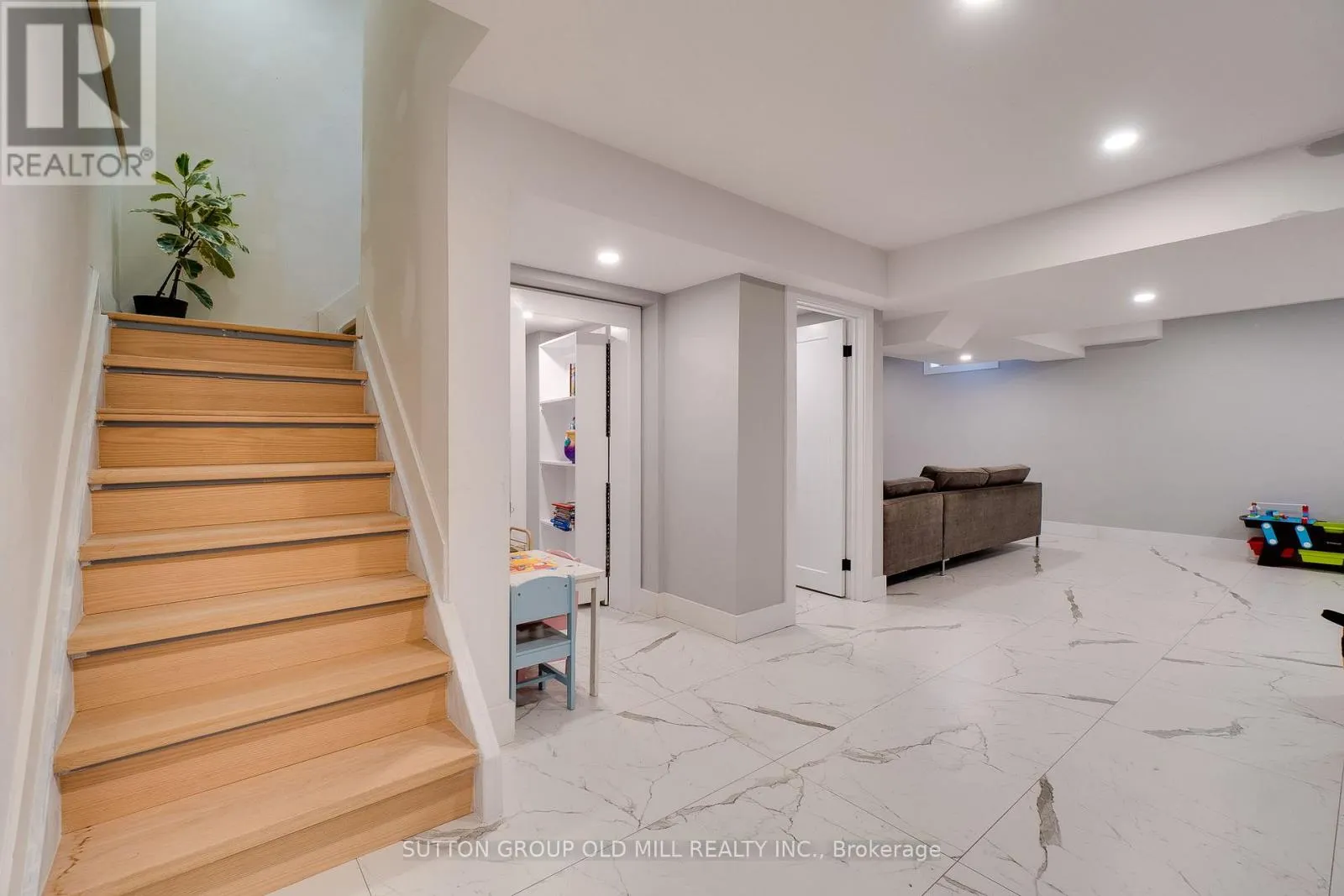 81 LARRY CRESCENT