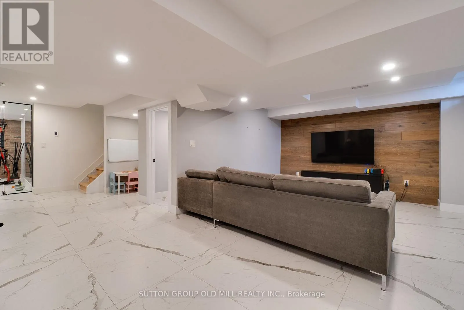 81 LARRY CRESCENT
