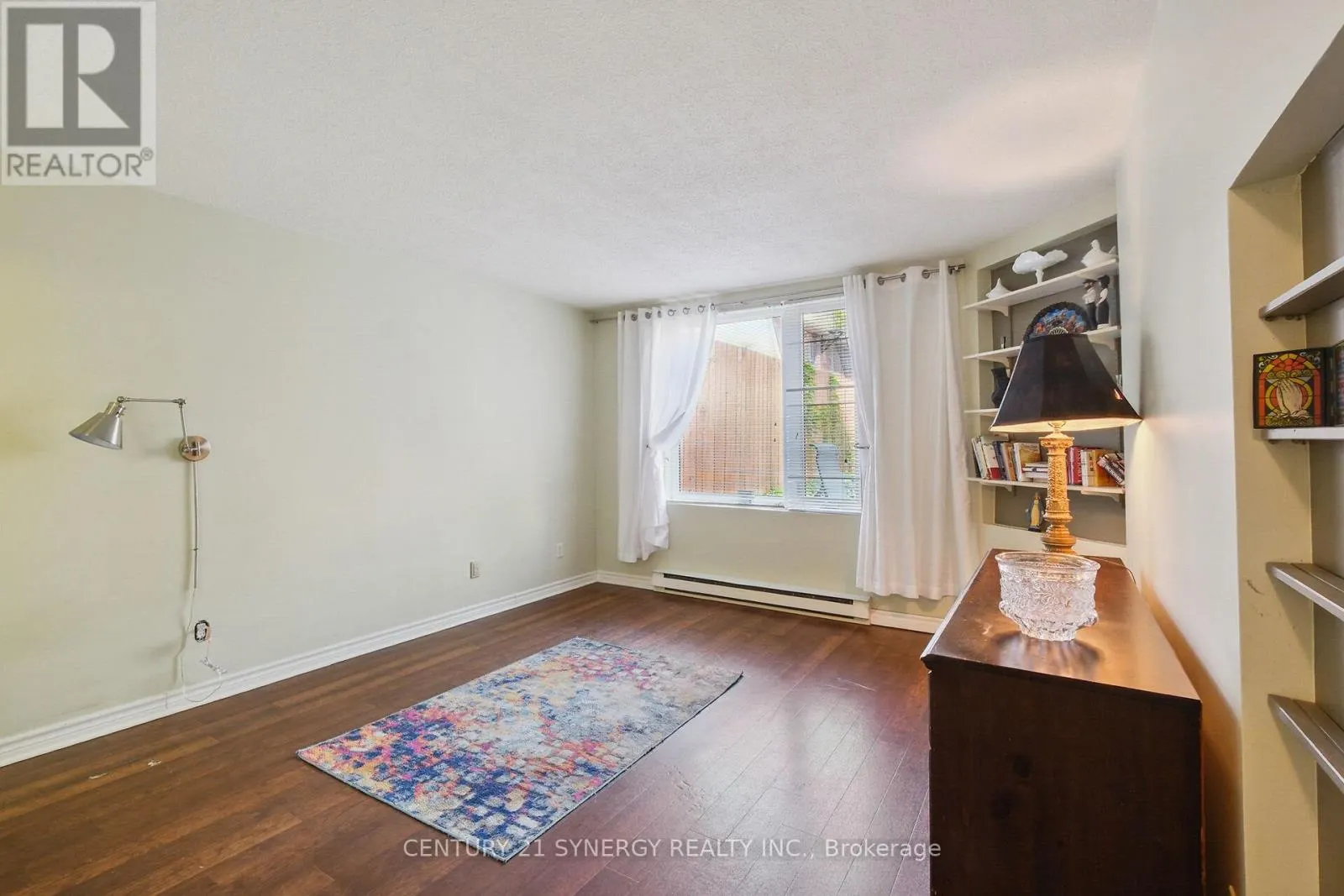 104 - 295 GILMOUR STREET