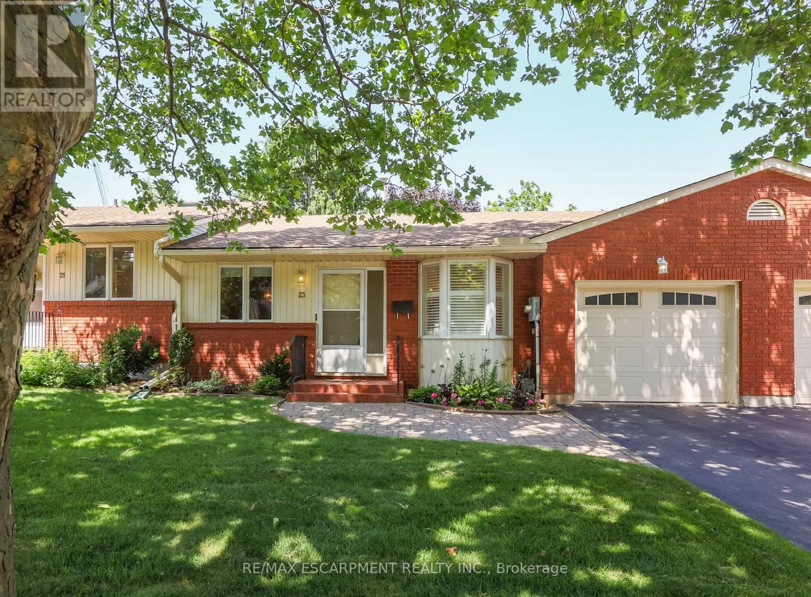 23 ROBINSON STREET N