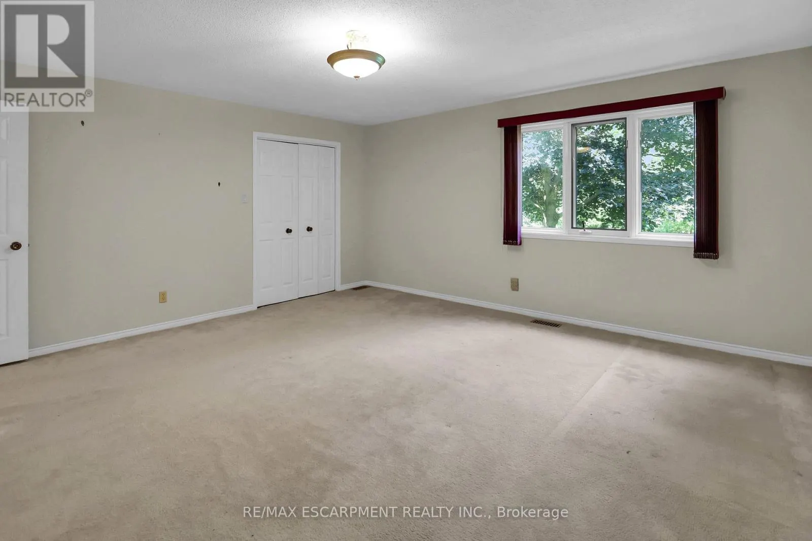 23 ROBINSON STREET N