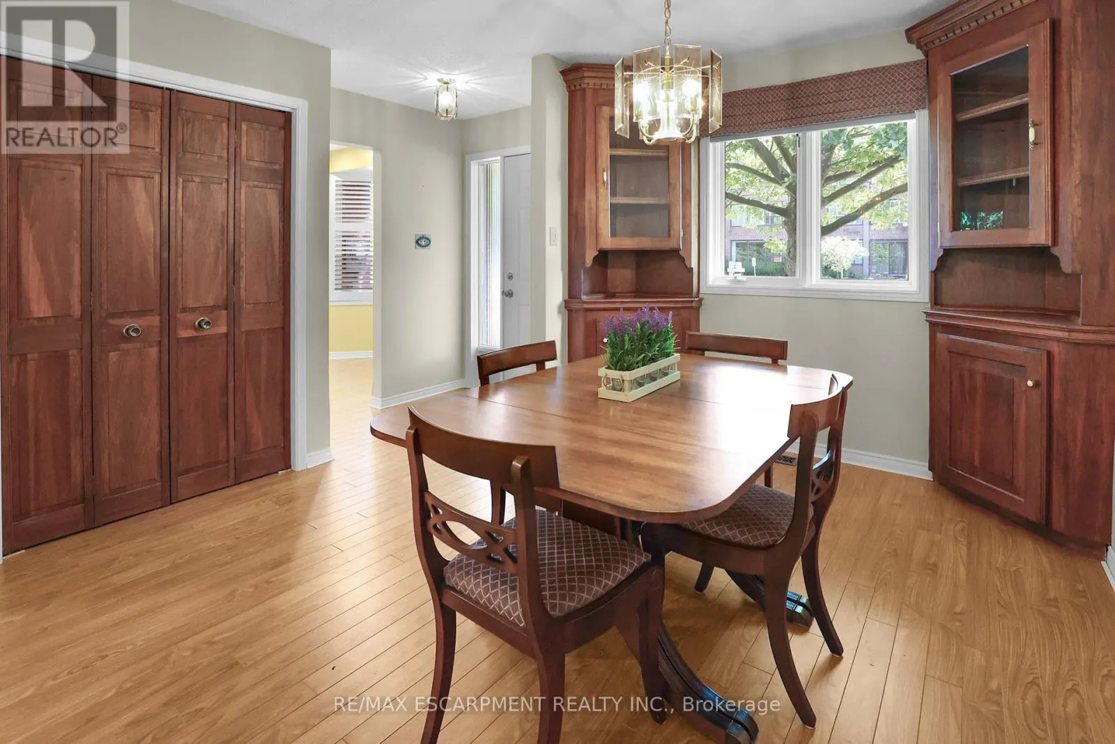 23 ROBINSON STREET N