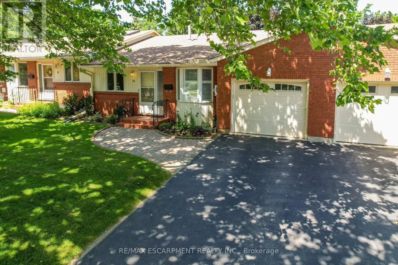 23 ROBINSON STREET N
