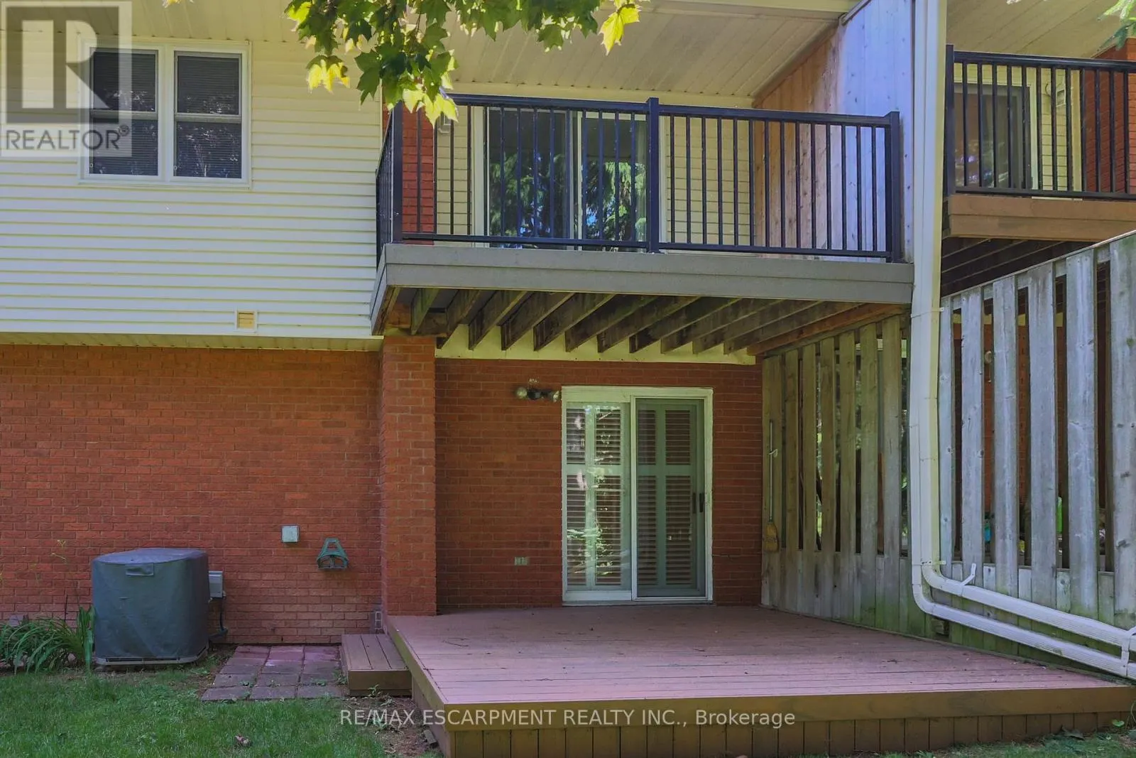 23 ROBINSON STREET N