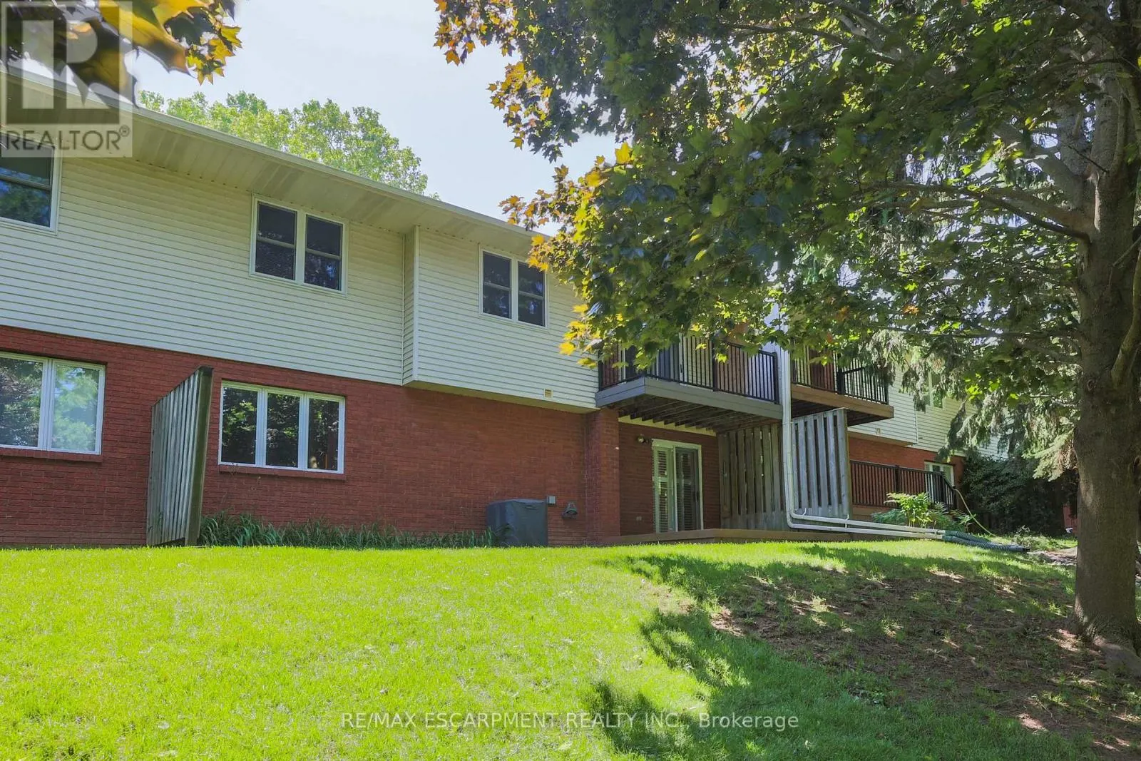 23 ROBINSON STREET N