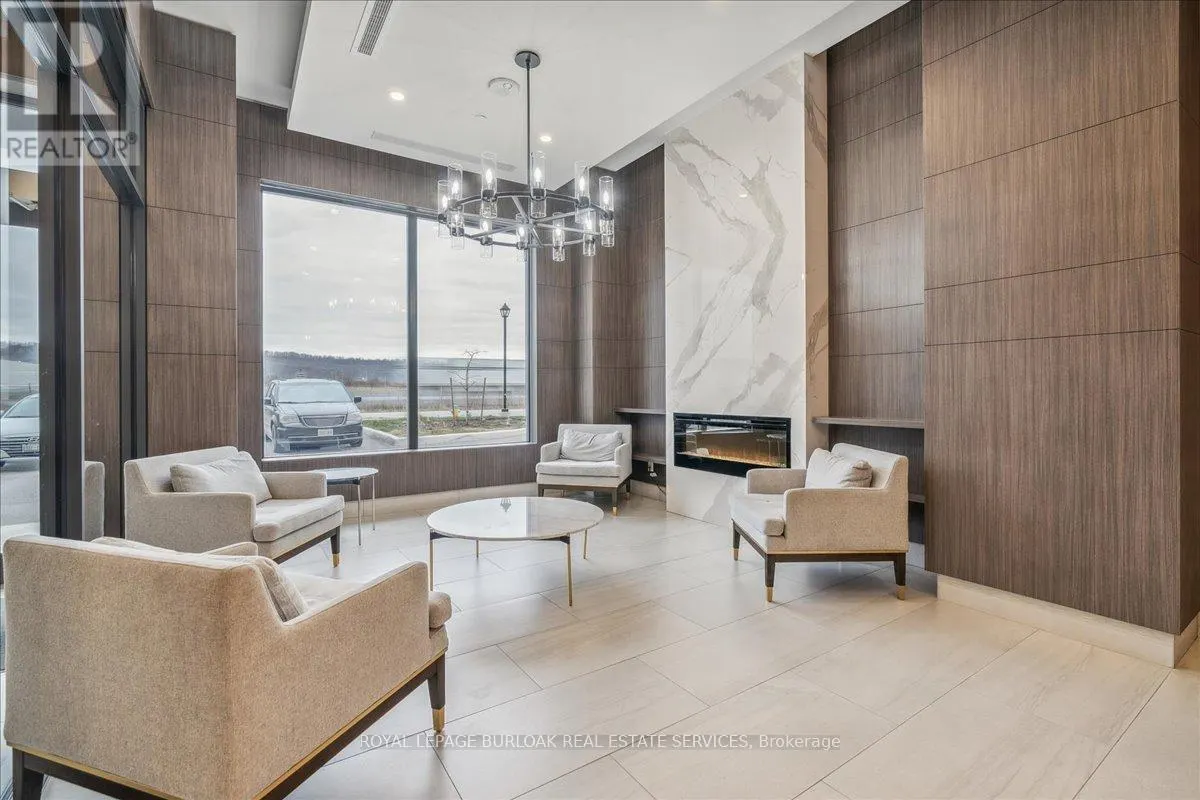 806 - 550 NORTH SERVICE ROAD