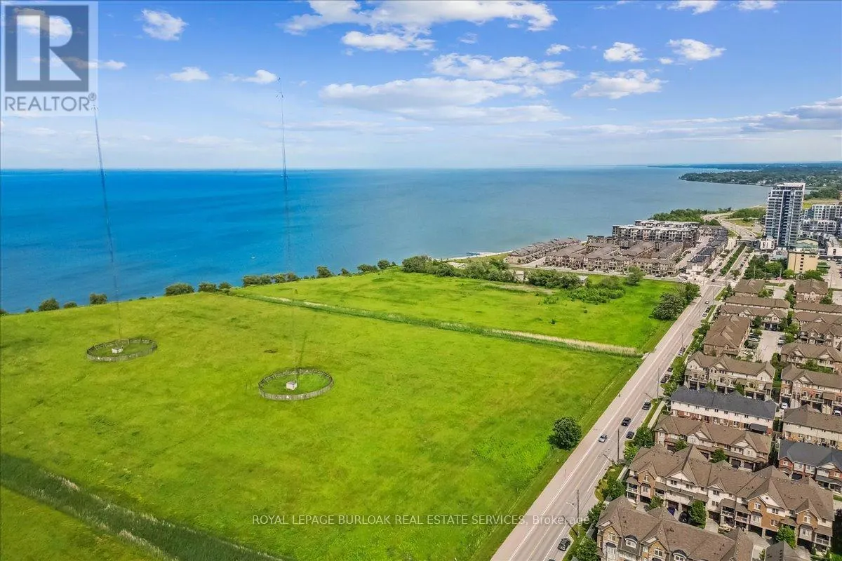 806 - 550 NORTH SERVICE ROAD