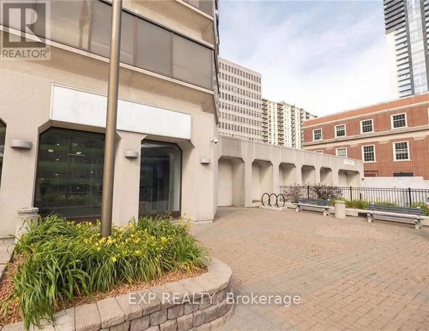 110 - 30 DUKE STREET W