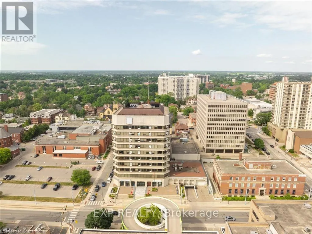 110 - 30 DUKE STREET W