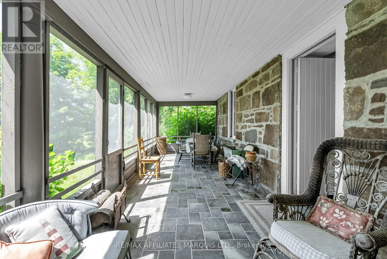 20824 SOUTH SERVICE ROAD
